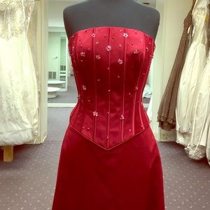 🍒 red satin gown