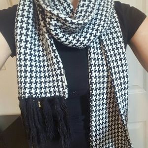 NWOT Alabama Black & White Houndstooth Scarf