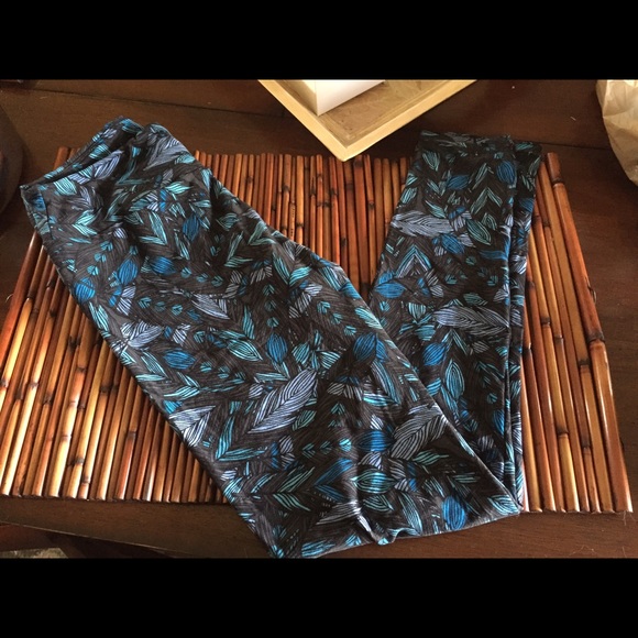 NWT OS feather Lularoe leggings
