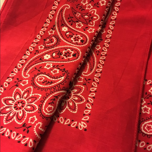 Red bandana Choker/Scarf - Picture 4 of 4