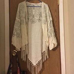 Gray and off white floral kamona