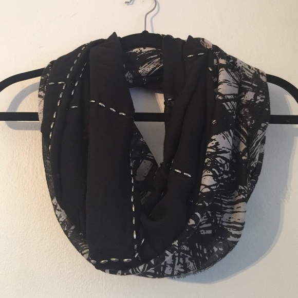 BCBG infinity scarf - Picture 4 of 6