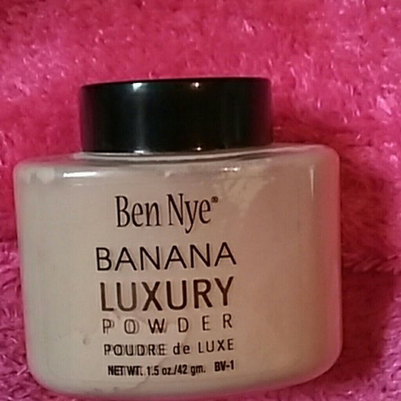 Ben Nye Luxury Powder Banana - Picture 2 of 4