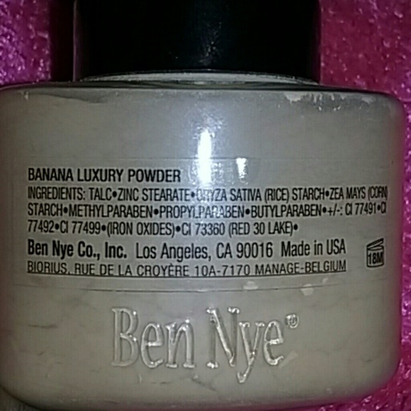 Ben Nye Luxury Powder Banana - Picture 3 of 4