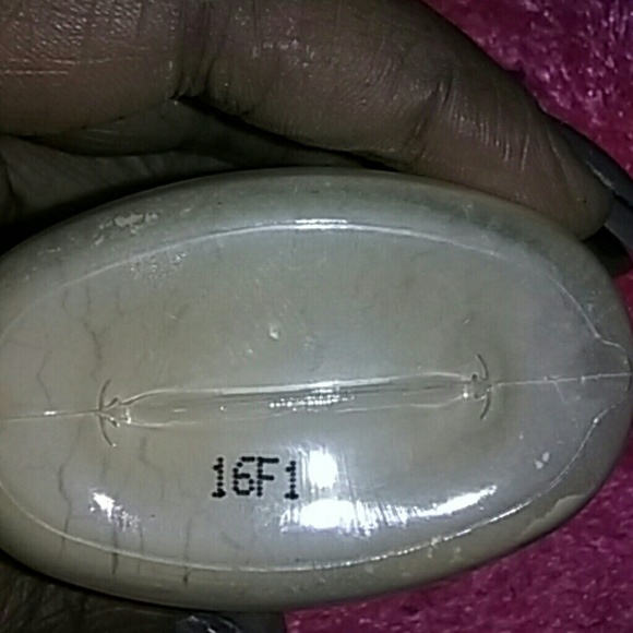 Ben Nye Luxury Powder Banana - Picture 4 of 4