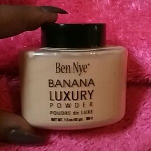 Ben Nye Luxury Powder Banana