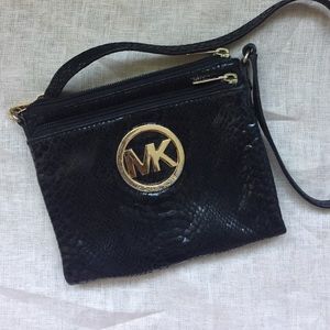 Michael Kors Messenger Purse w tons of pockets!