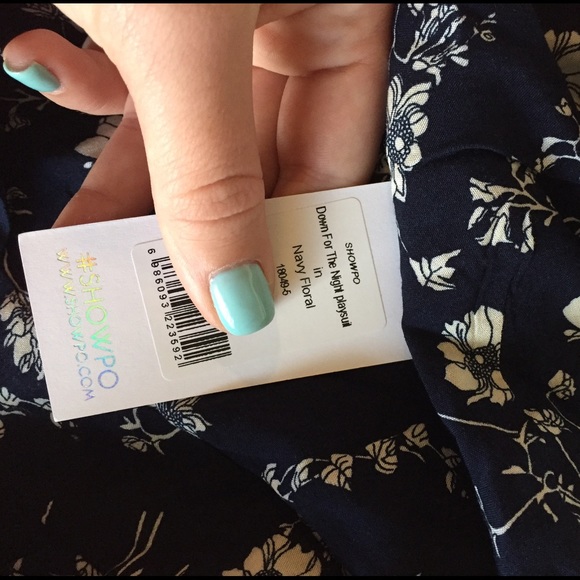 NWT SHOWPO ROMPER size 8 fits like a medium/large - Picture 4 of 4