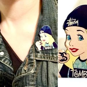 Pin w/ Disney Alice Grunge Punk