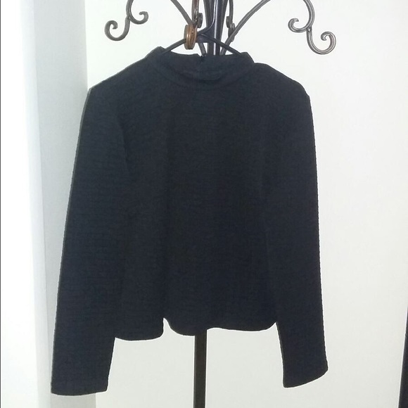Black Eloquii Crop Top with Zip Up Back