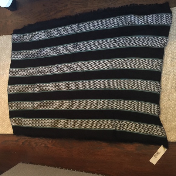 BCBG infinity scarf - Picture 3 of 3