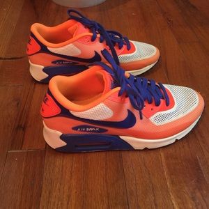 Cute athletic shoes 😩❤️