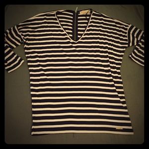 Back zip slouchy 2/3 sleeve shirt