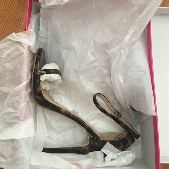 Strappy heels - Picture 2 of 2