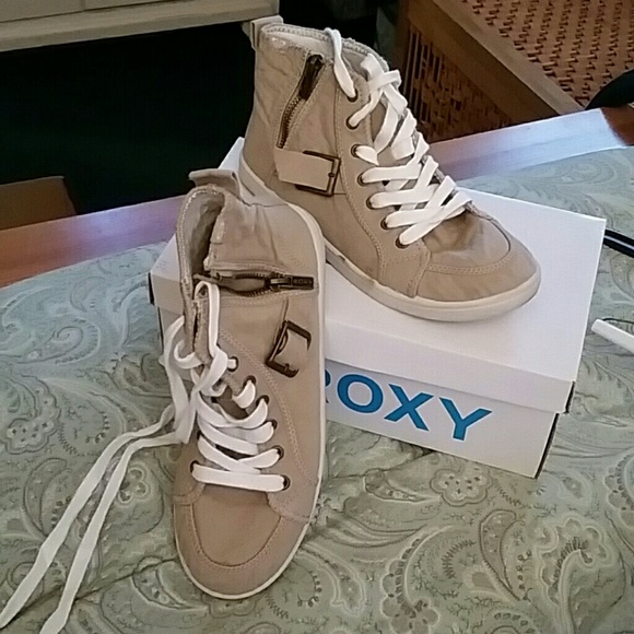 Roxy trendy sneakers. Worn 3x, true size 7