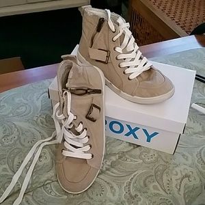 Roxy trendy sneakers. Worn 3x, true size 7
