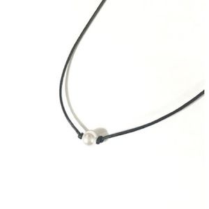 Leather pearl necklace