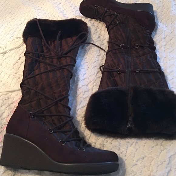 Brand unknown wedge brown boot