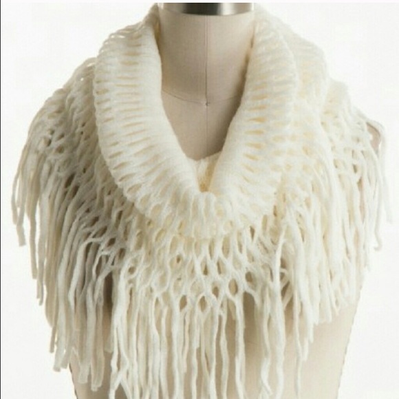 🆕 Braided Fringe Infinity Scarf + 2 Color Options - Picture 2 of 3