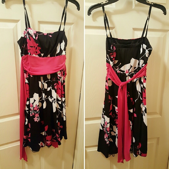 Strappy dress in pink and black (and white!)