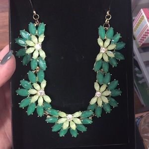 NIB Green Gemstons Floral Necklace