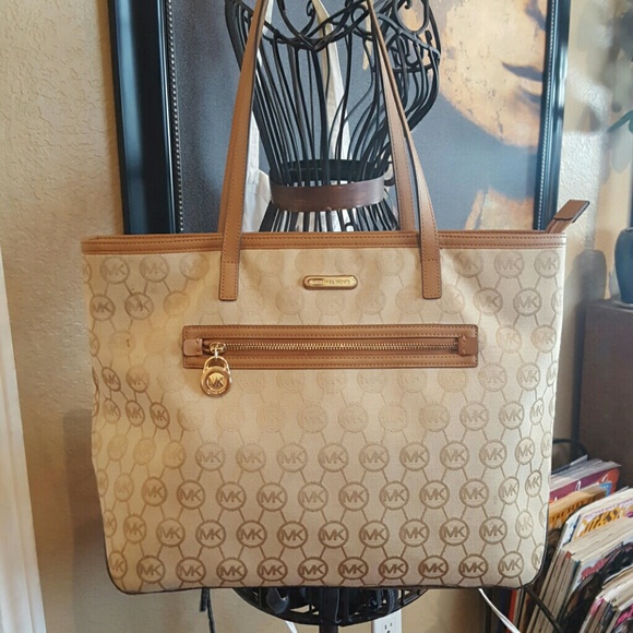 Michael kors tote