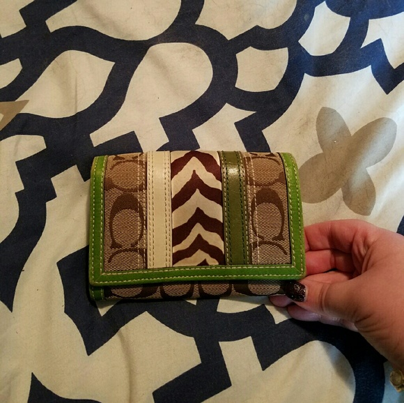 EUC Coach Signature Medium Wallet