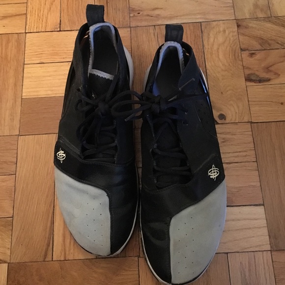 Basketball shoes