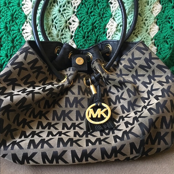 Medium canvas MK Purse!!!!