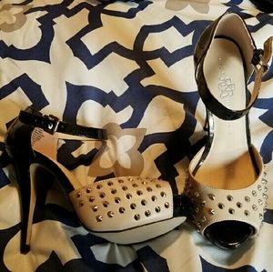 NWOT Rock and Republic heels