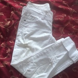 Beautiful White Capris 🌴✨