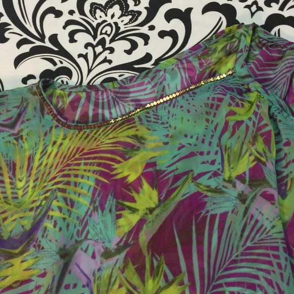 Keyhole top - Picture 2 of 3