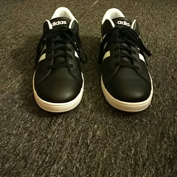 Adidas neo Baseline Men's Shoe (12). - Picture 2 of 4
