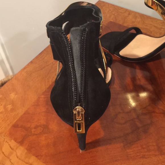 Heels - Picture 2 of 3