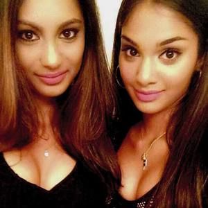 Meet your Posher, Mona