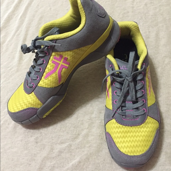 kuru tennis shoes