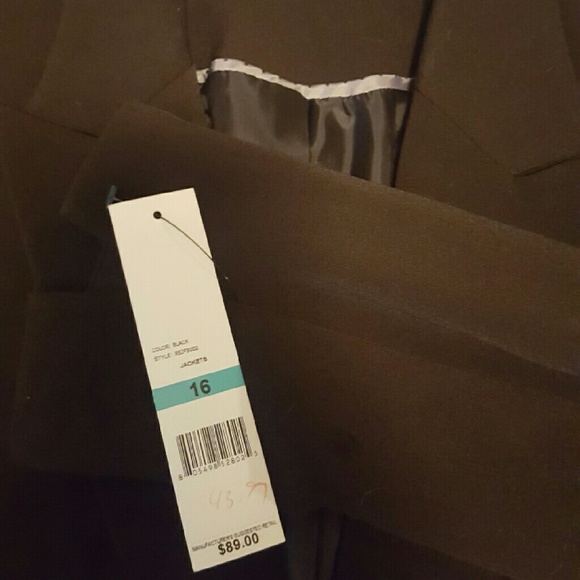 Black blazer - Picture 2 of 3