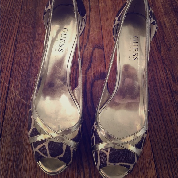 Guess pumps
