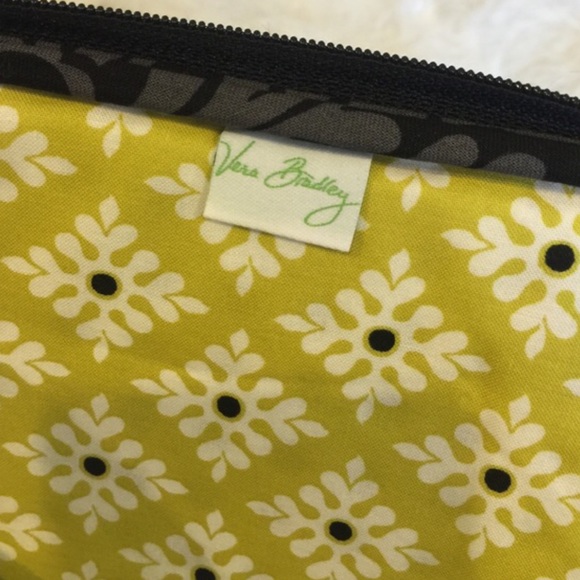 •Vera Bradley Baroque Tablet Sleeve• - Picture 3 of 3