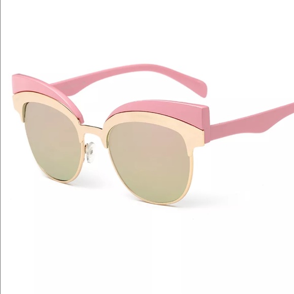 ❣️Pink & Gold Retro Cateye Sunnies 😍✨ - Picture 3 of 5
