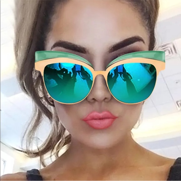 ❣️Pink & Gold Retro Cateye Sunnies 😍✨ - Picture 5 of 5