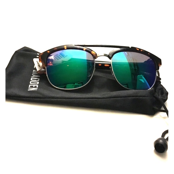 Steve Madden Accessories - NWT Steve Madden mirrored sunglasses