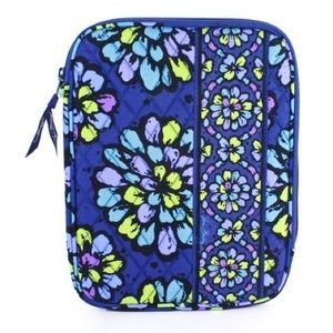•Vera Bradley Indigo Pop Tablet Sleeve•