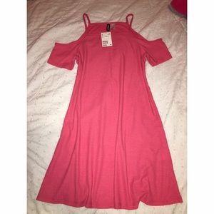 H&M coral pink cold shoulder flowy dress