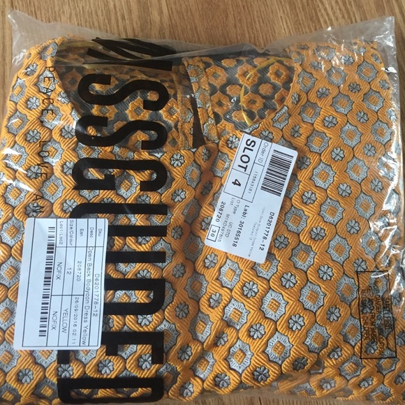 NWT Missguided Textured Open Back Dress - Picture 2 of 2