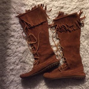 Lace up Brown Minnetonka