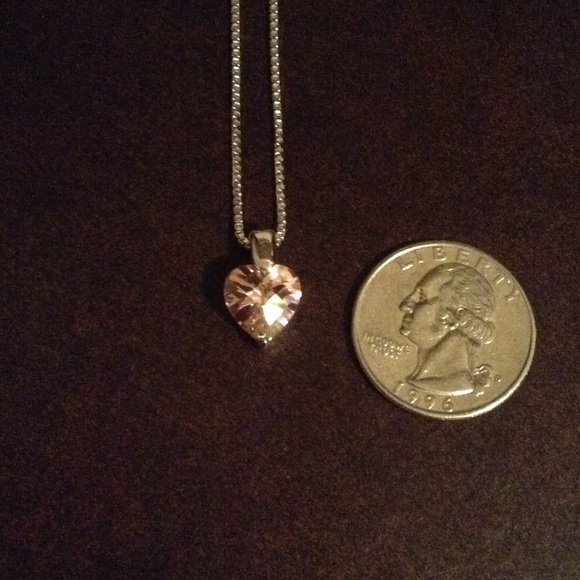 💖 NWOT 18" Pink CZ Heart on Light Box Chain - Picture 3 of 4