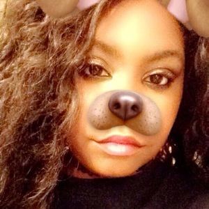 Meet your Posher, Caitlin