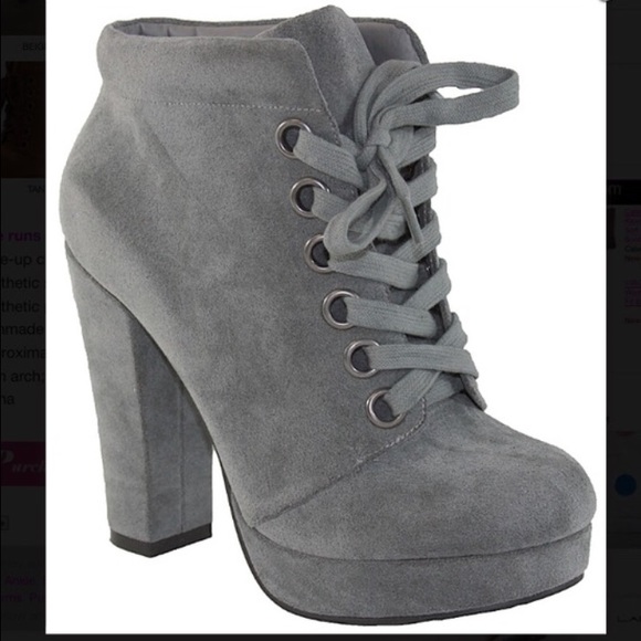 C label size 11 gray bootie heel