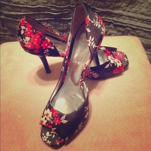 JESSICA SIMPSON JOSETTE PEEP TOE'D HEELS!